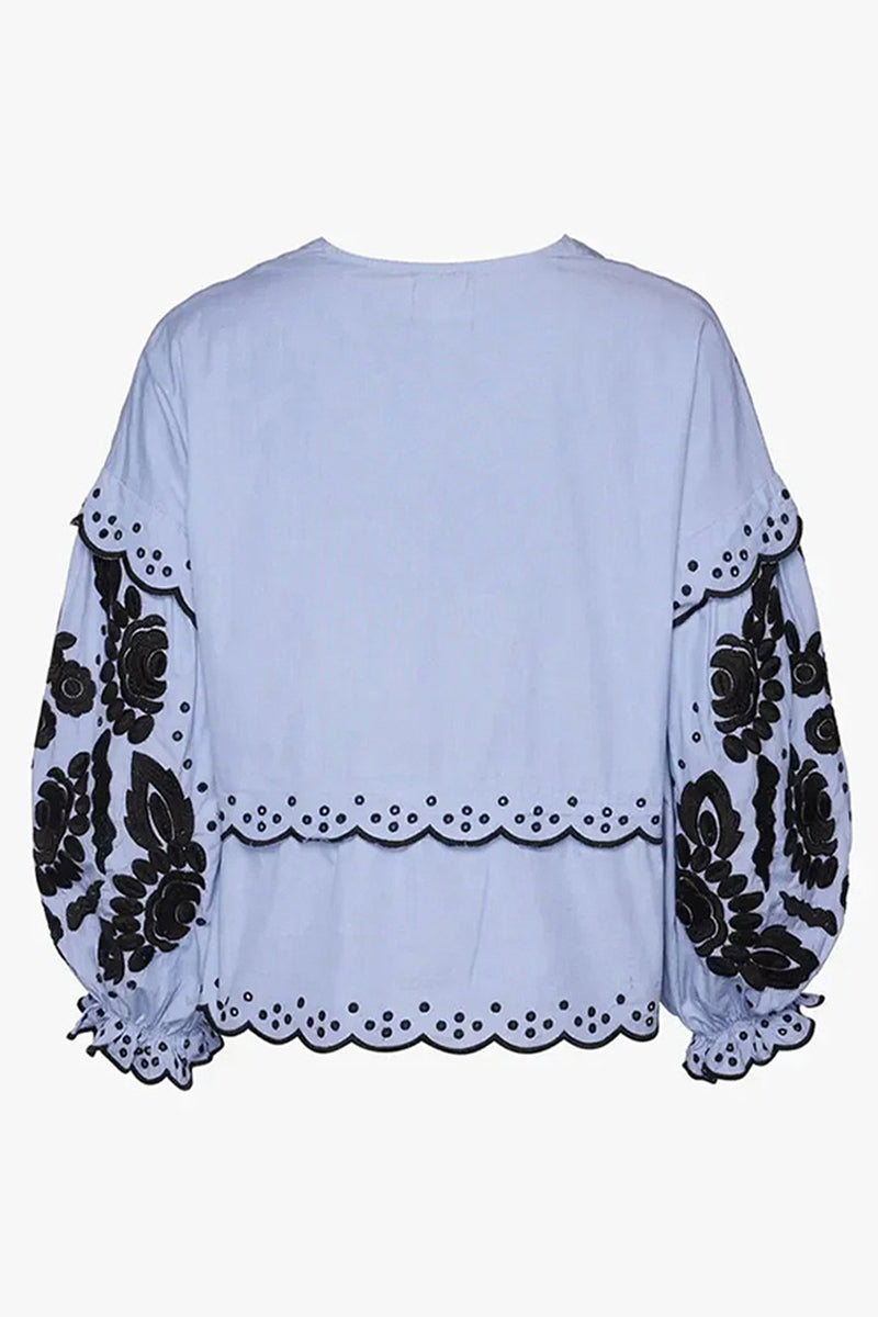 Classic Vintage Blouse with a Flattering Fit