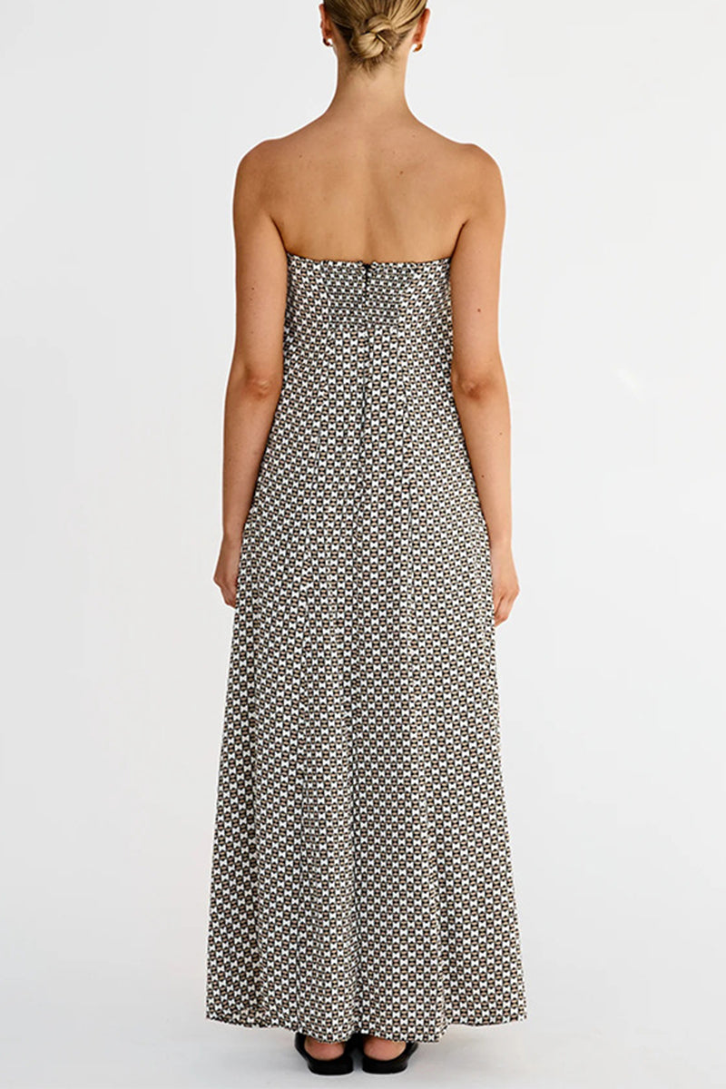 Well Tailored Dress with a Graceful Silhouette