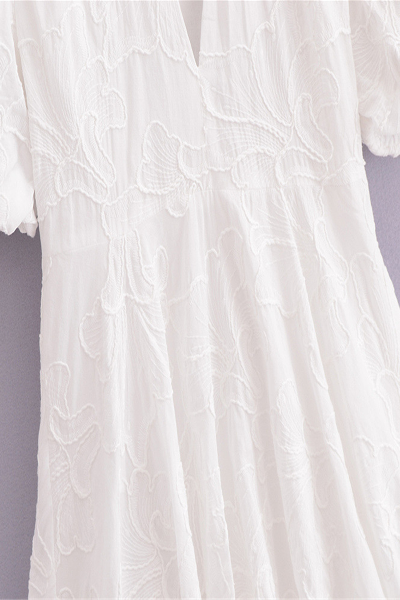 Well Tailored Dress with a Graceful Silhouette