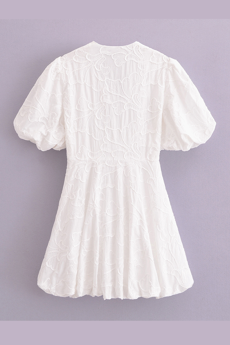 Well Tailored Dress with a Graceful Silhouette