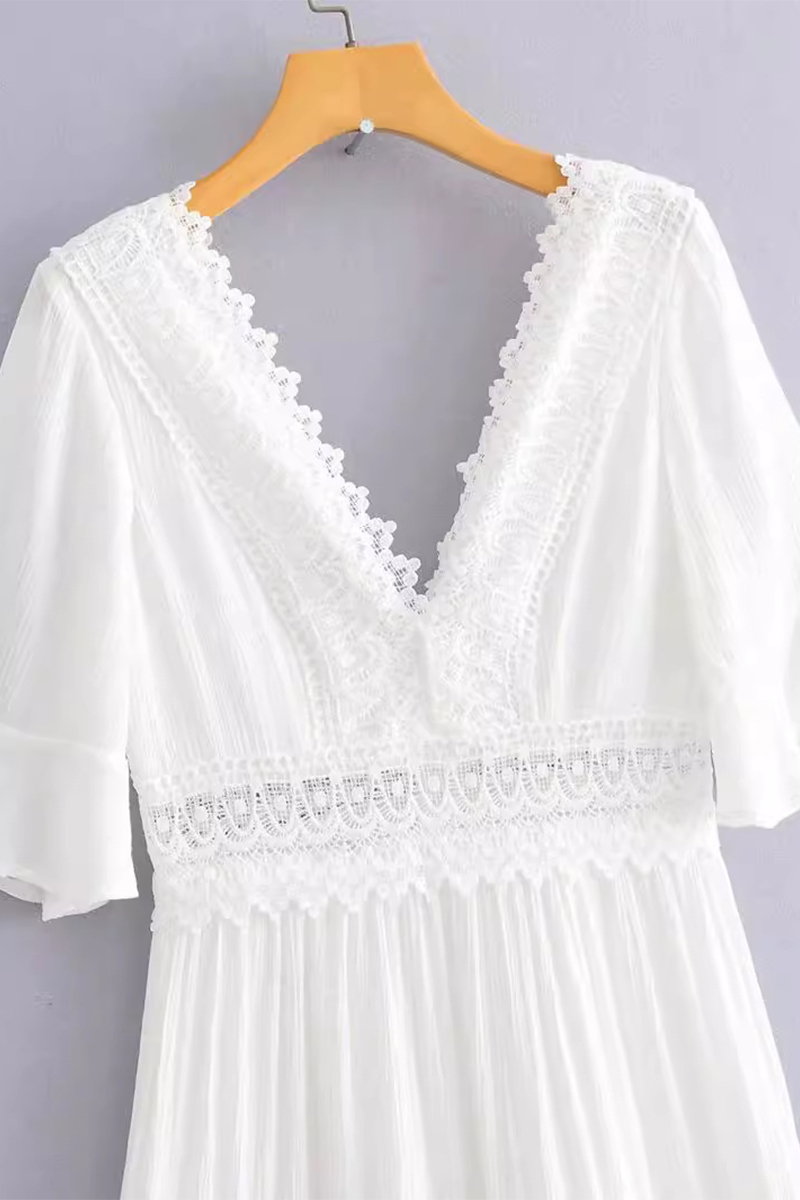 Well Tailored Dress with a Graceful Silhouette