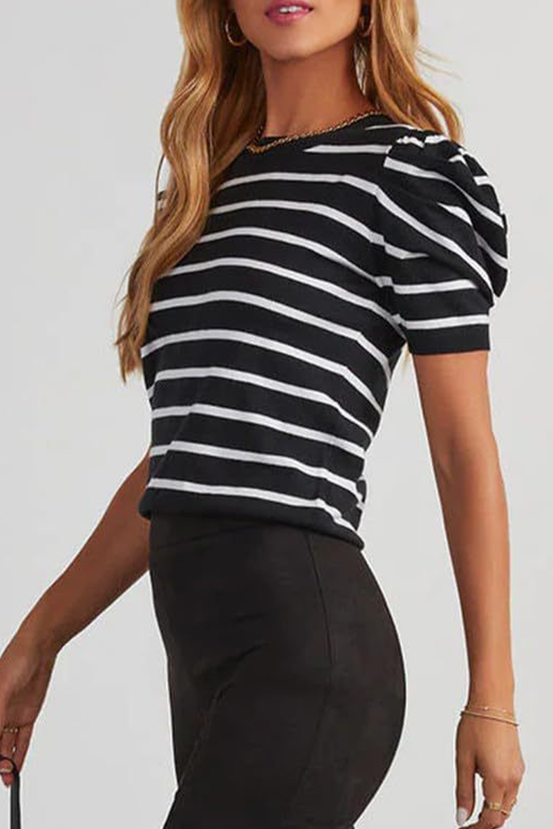 Effortlessly Elegant T-Shirt with a Timeless Design
