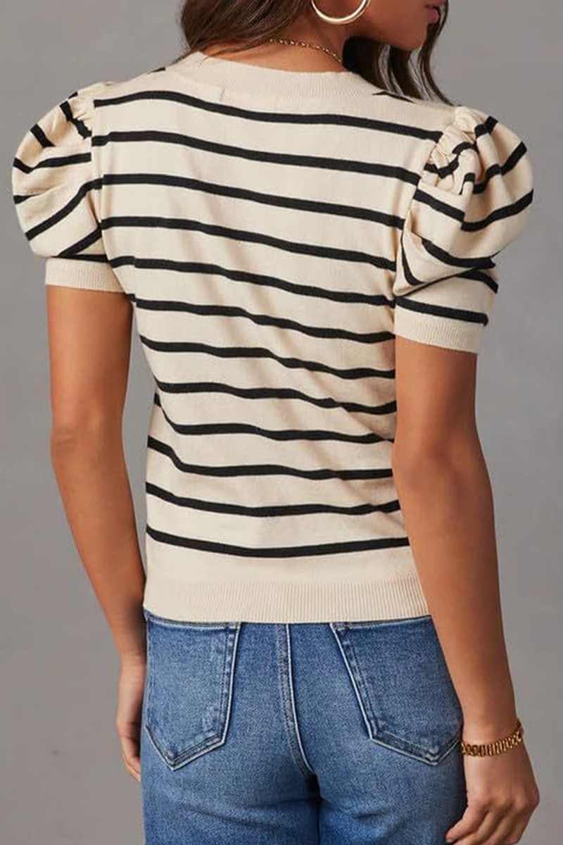 Effortlessly Elegant T-Shirt with a Timeless Design