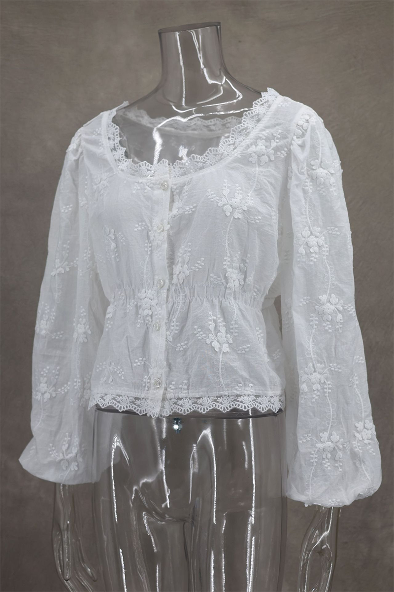 Sophisticated Blouse with a Clean Classic Look