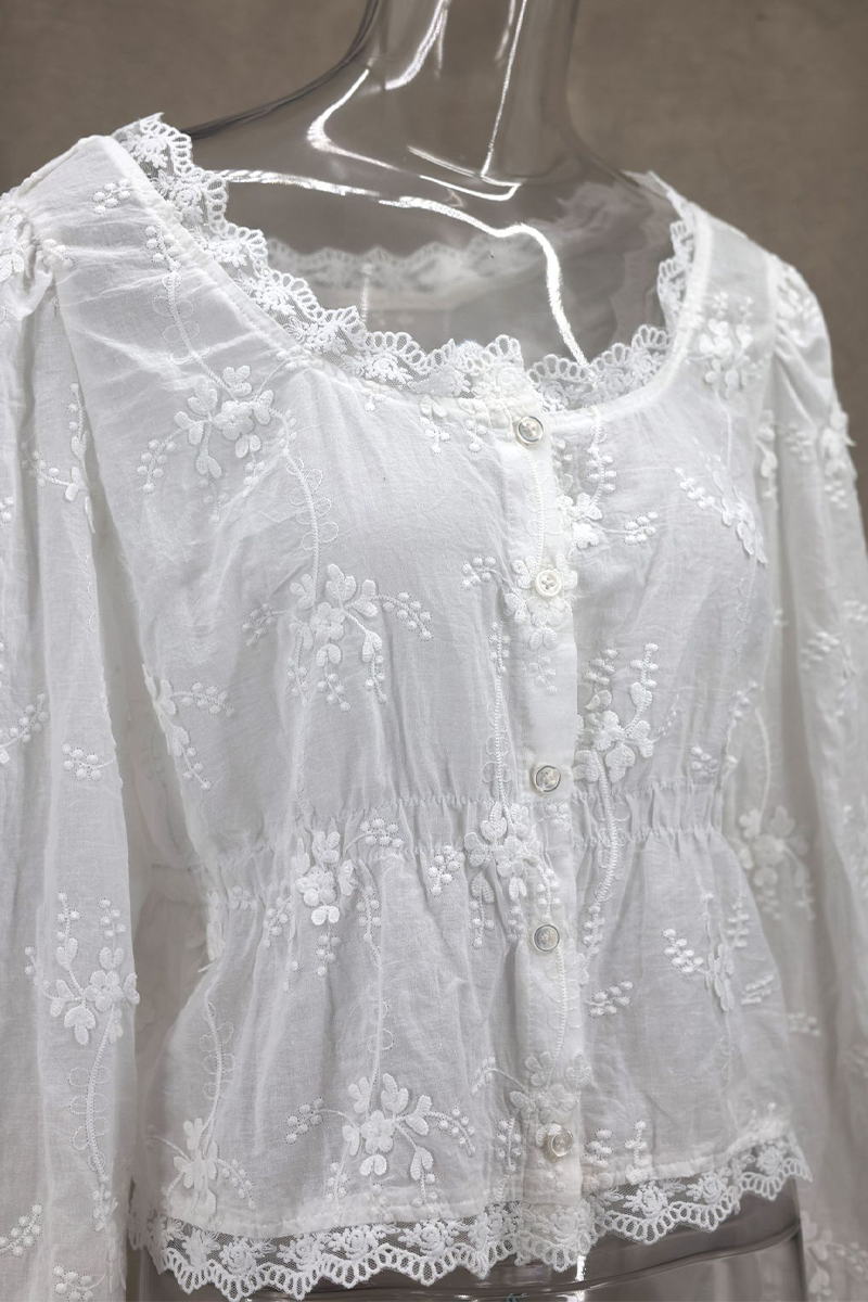 Sophisticated Blouse with a Clean Classic Look