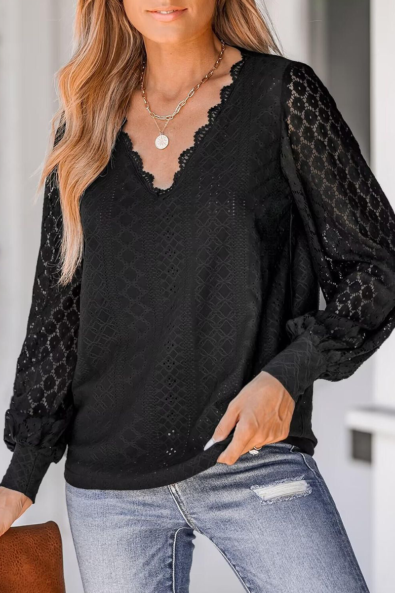 Well Tailored Blouse with a Graceful Silhouette