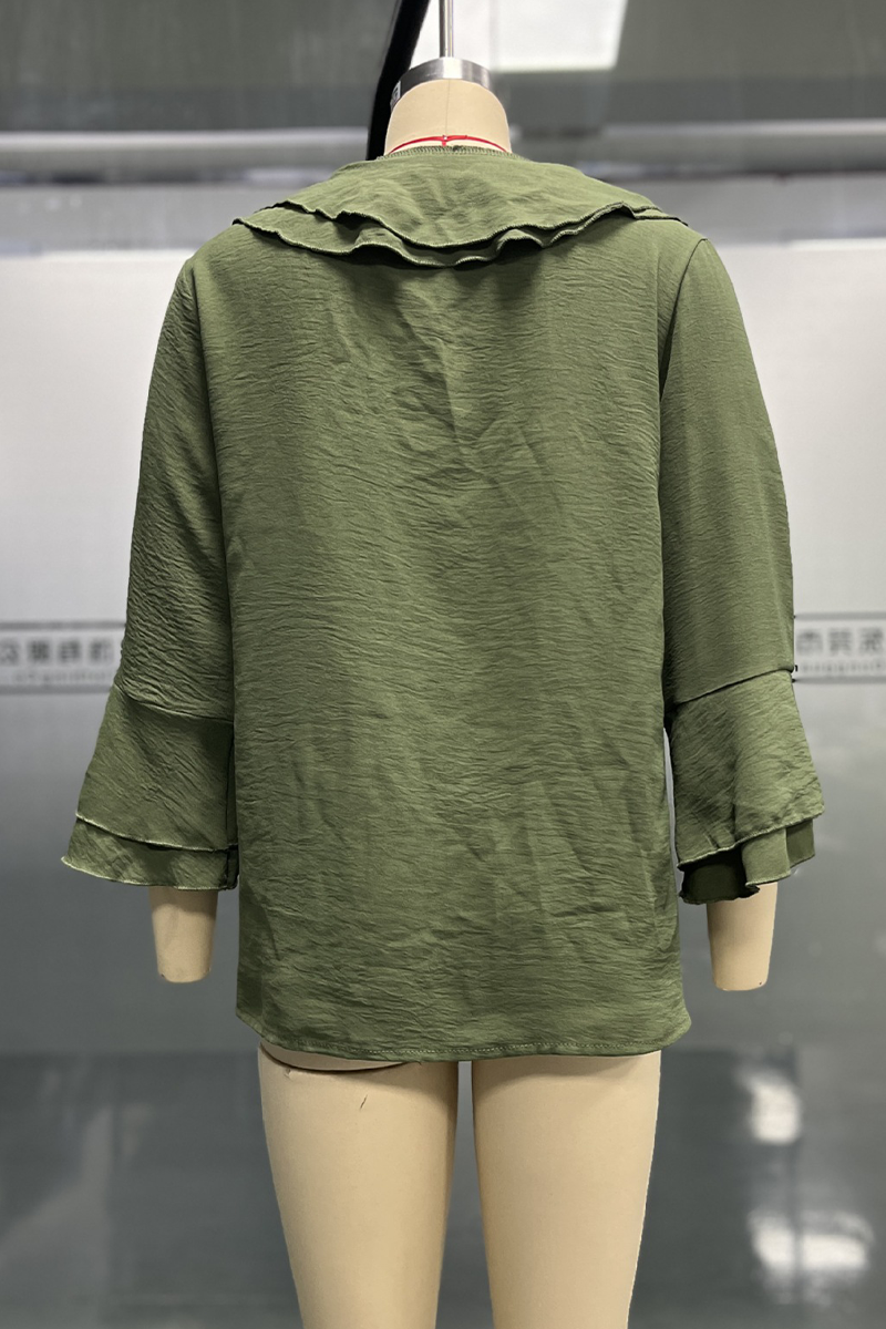 Well Tailored Blouse with a Graceful Silhouette