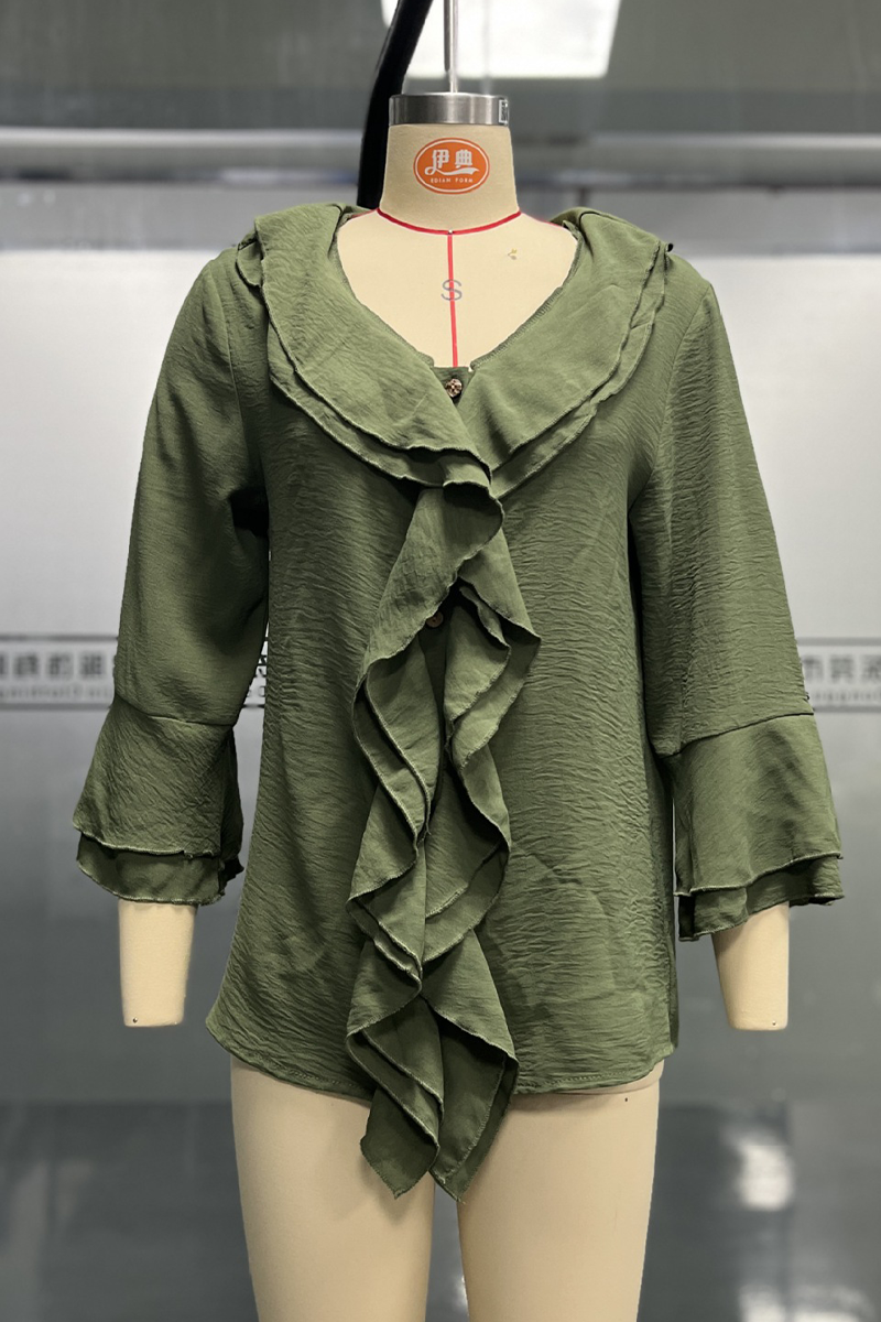 Well Tailored Blouse with a Graceful Silhouette