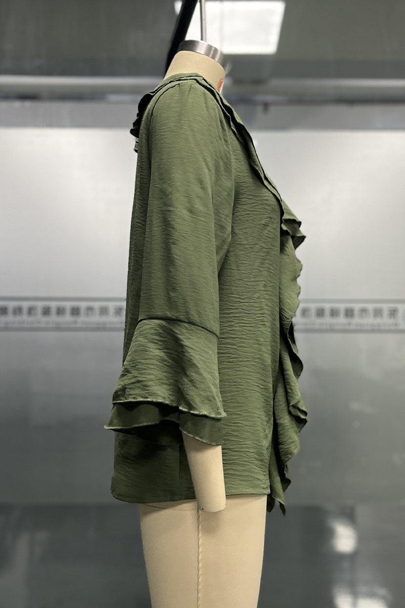 Well Tailored Blouse with a Graceful Silhouette