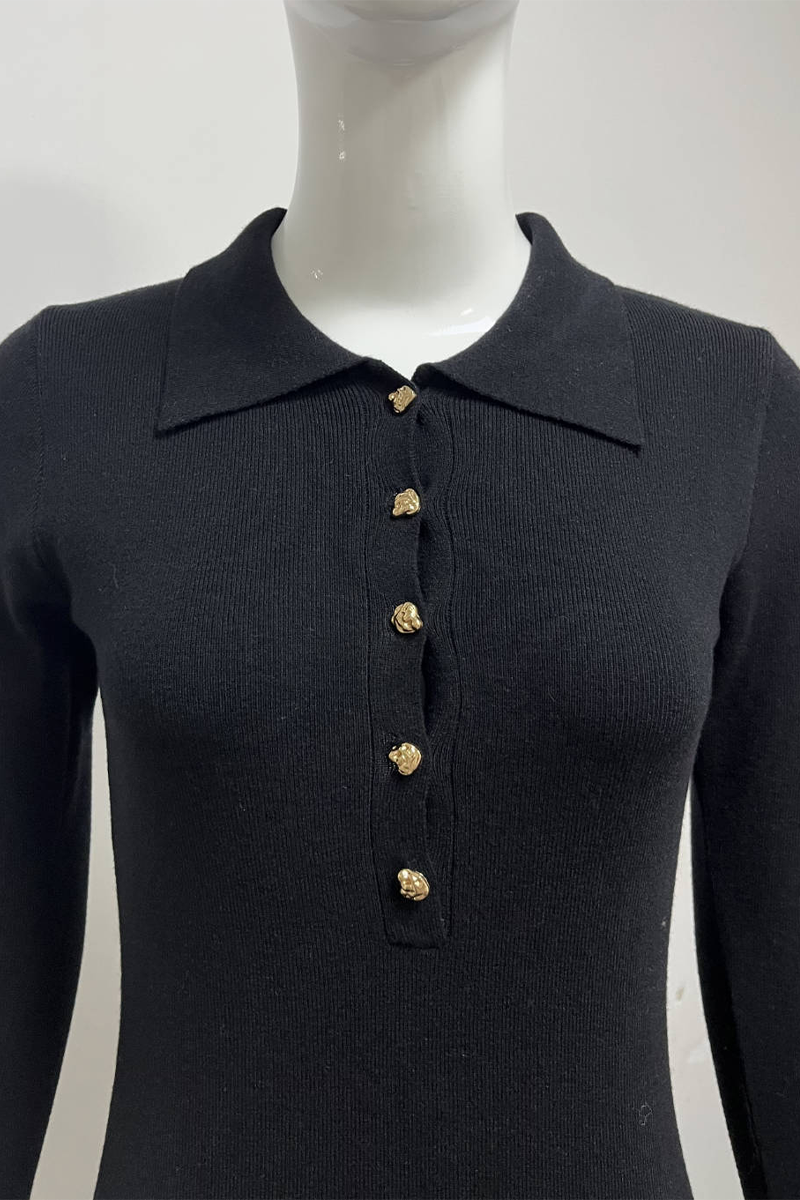 Well Tailored Dress with a Graceful Silhouette