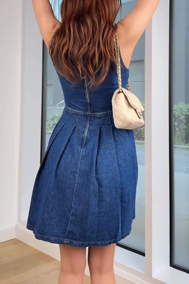Well Tailored Dress with a Graceful Silhouette