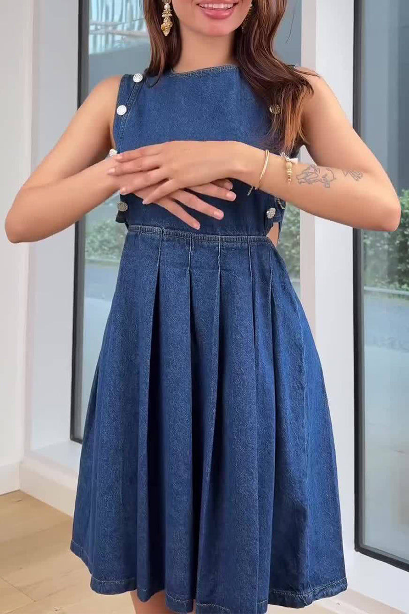 Well Tailored Dress with a Graceful Silhouette