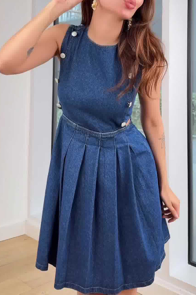 Well Tailored Dress with a Graceful Silhouette