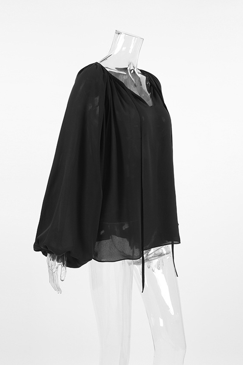 Sophisticated Blouse with a Clean Classic Look