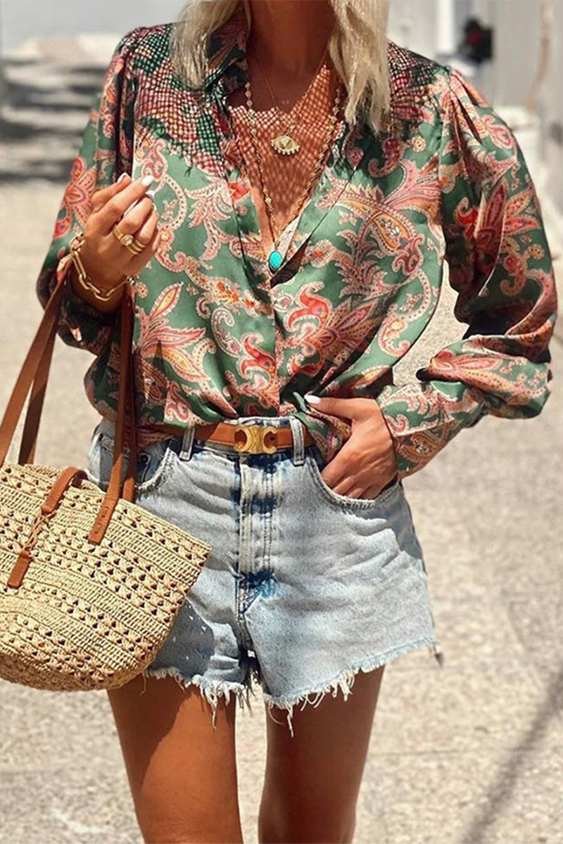 Classic Vintage Blouse with a Flattering Fit