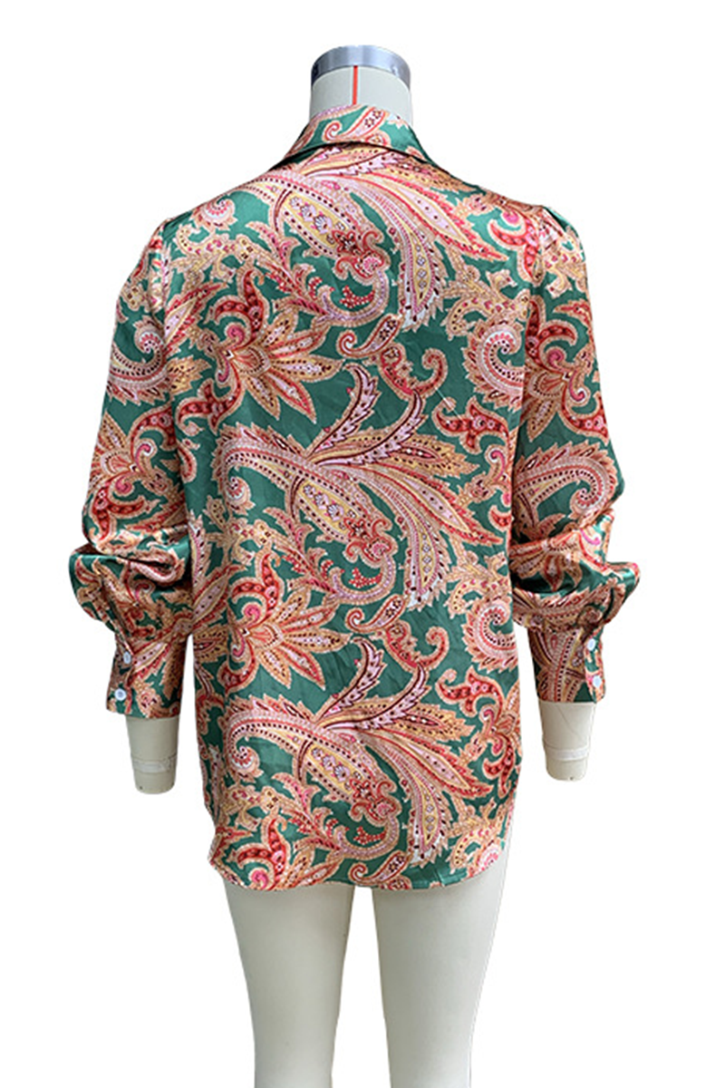 Classic Vintage Blouse with a Flattering Fit