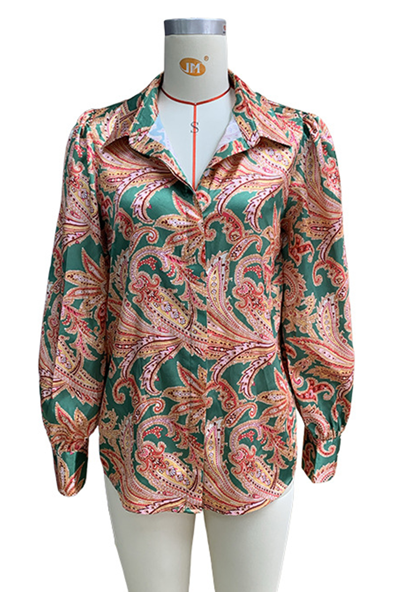 Classic Vintage Blouse with a Flattering Fit