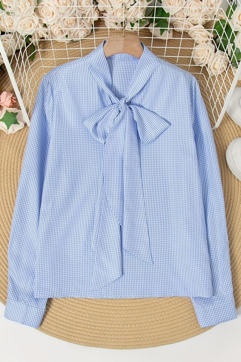 Beautifully Crafted Blouse in a Classic Style