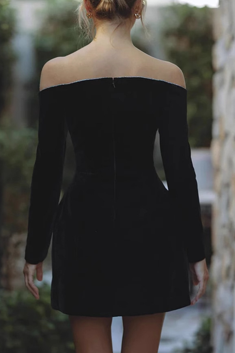 Beautifully Finished Dress in a Timeless Design