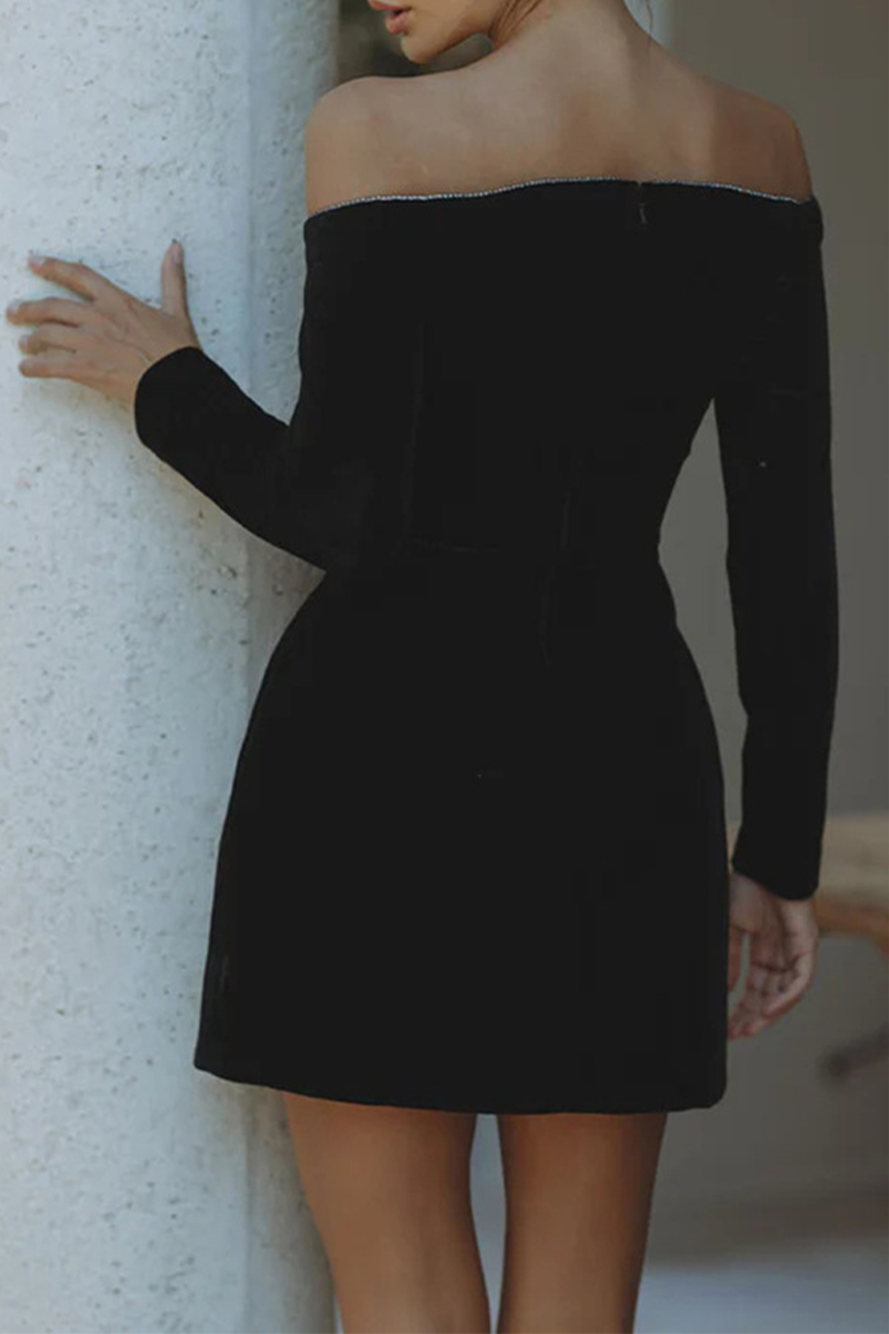Beautifully Finished Dress in a Timeless Design