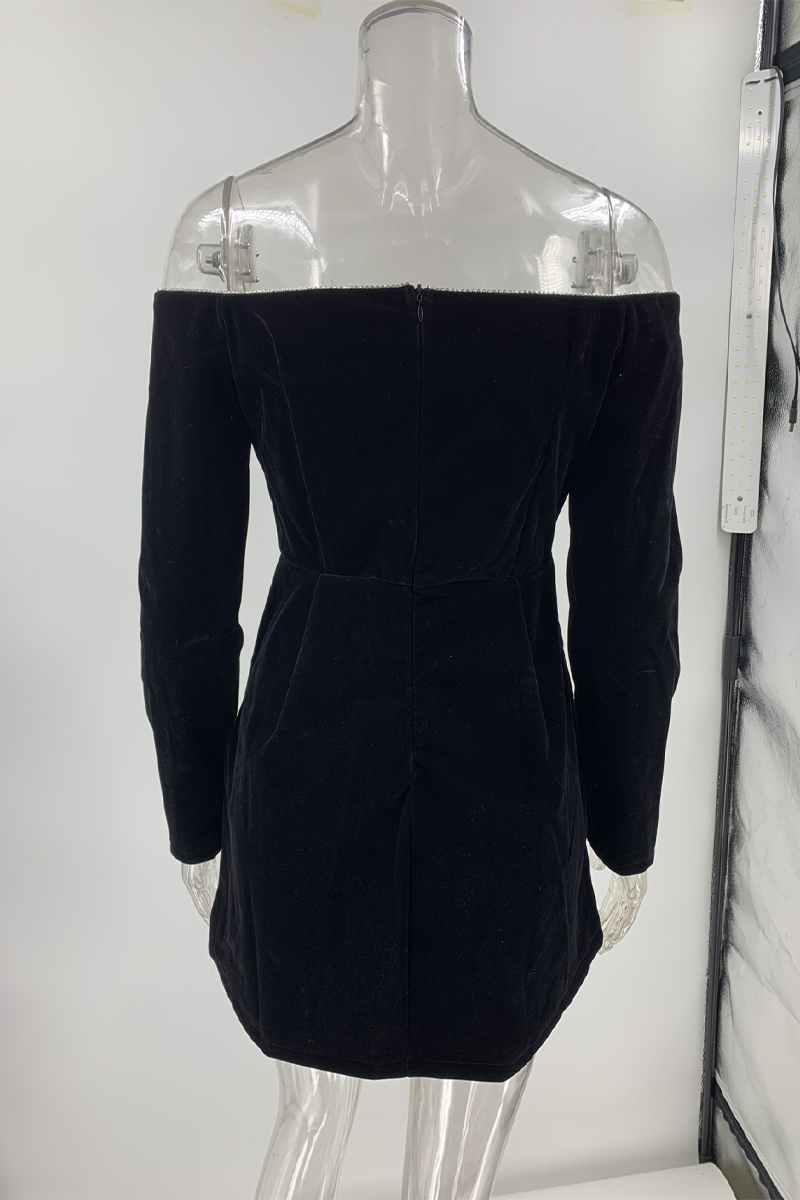 Beautifully Finished Dress in a Timeless Design