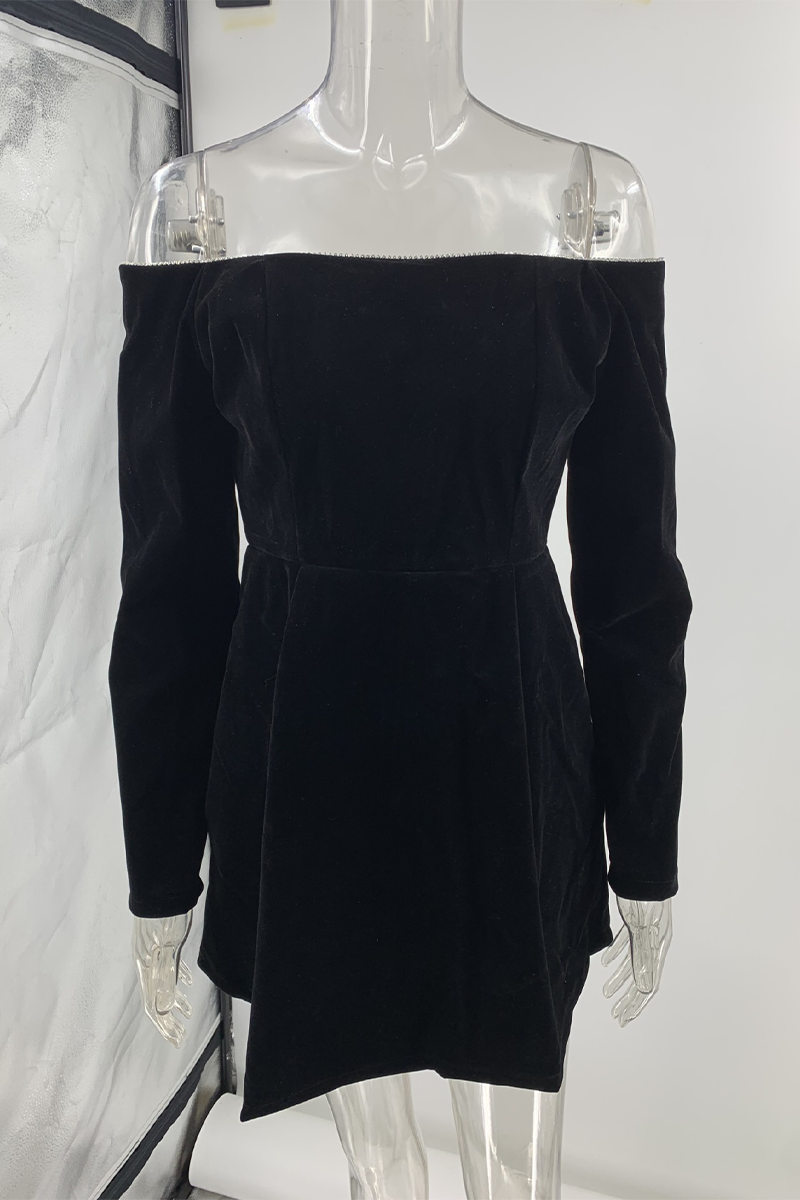 Beautifully Finished Dress in a Timeless Design