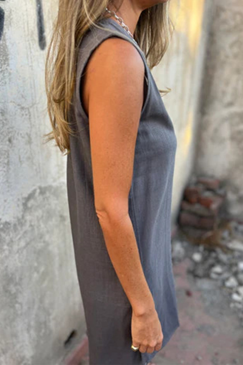 Effortlessly Elegant Dress with a Timeless Design
