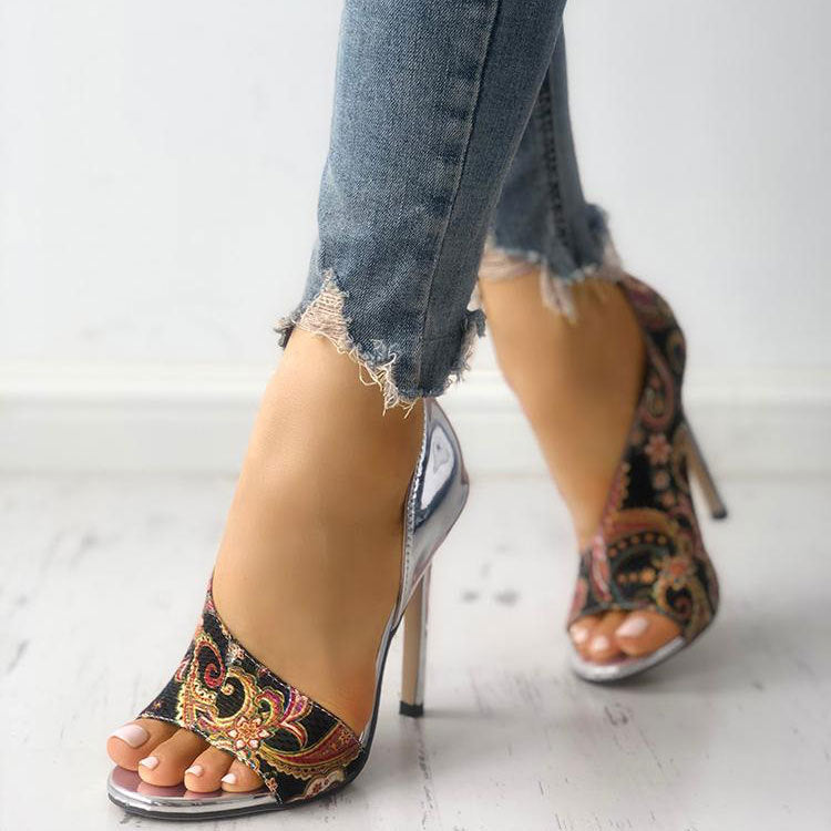 Chic Orthopedic Sandals with Unique Design