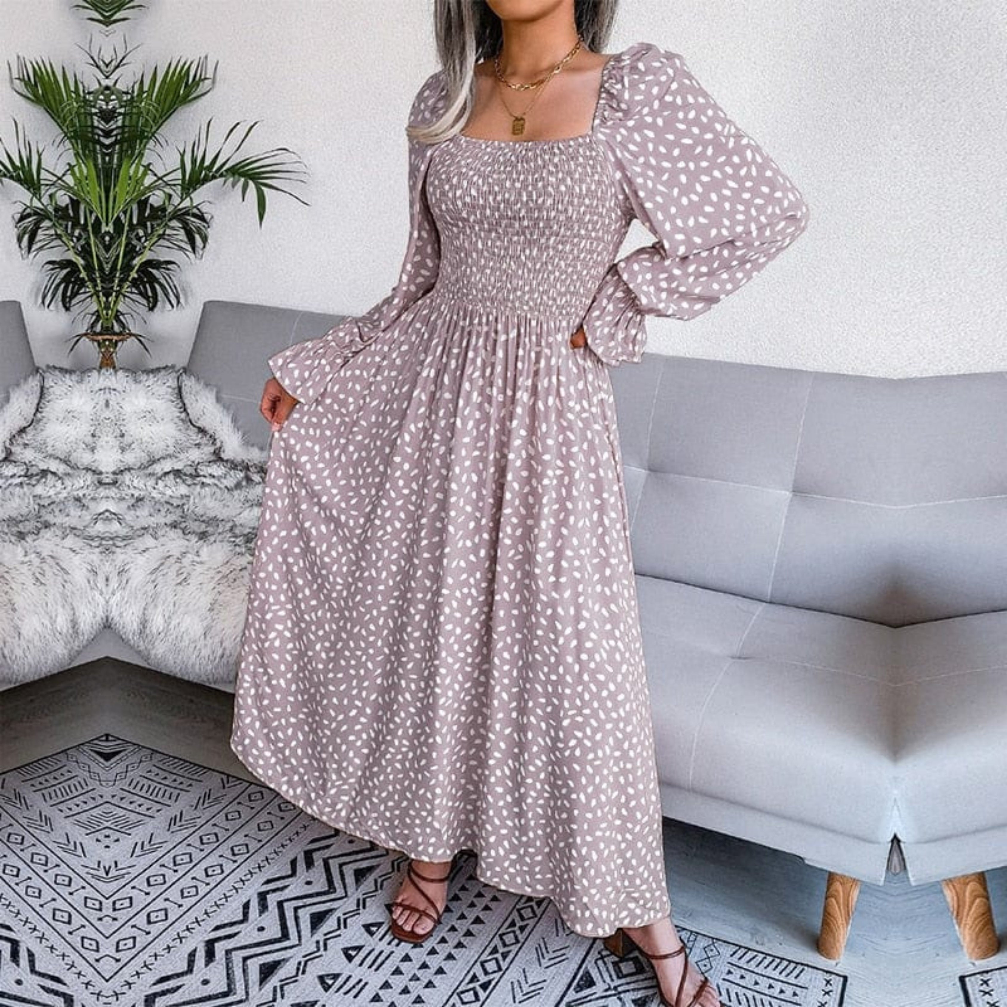 Beautifully Finished Dress in a Timeless Design