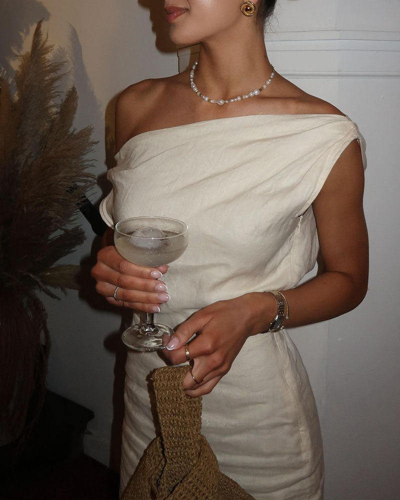 Well Tailored Dress with a Graceful Silhouette