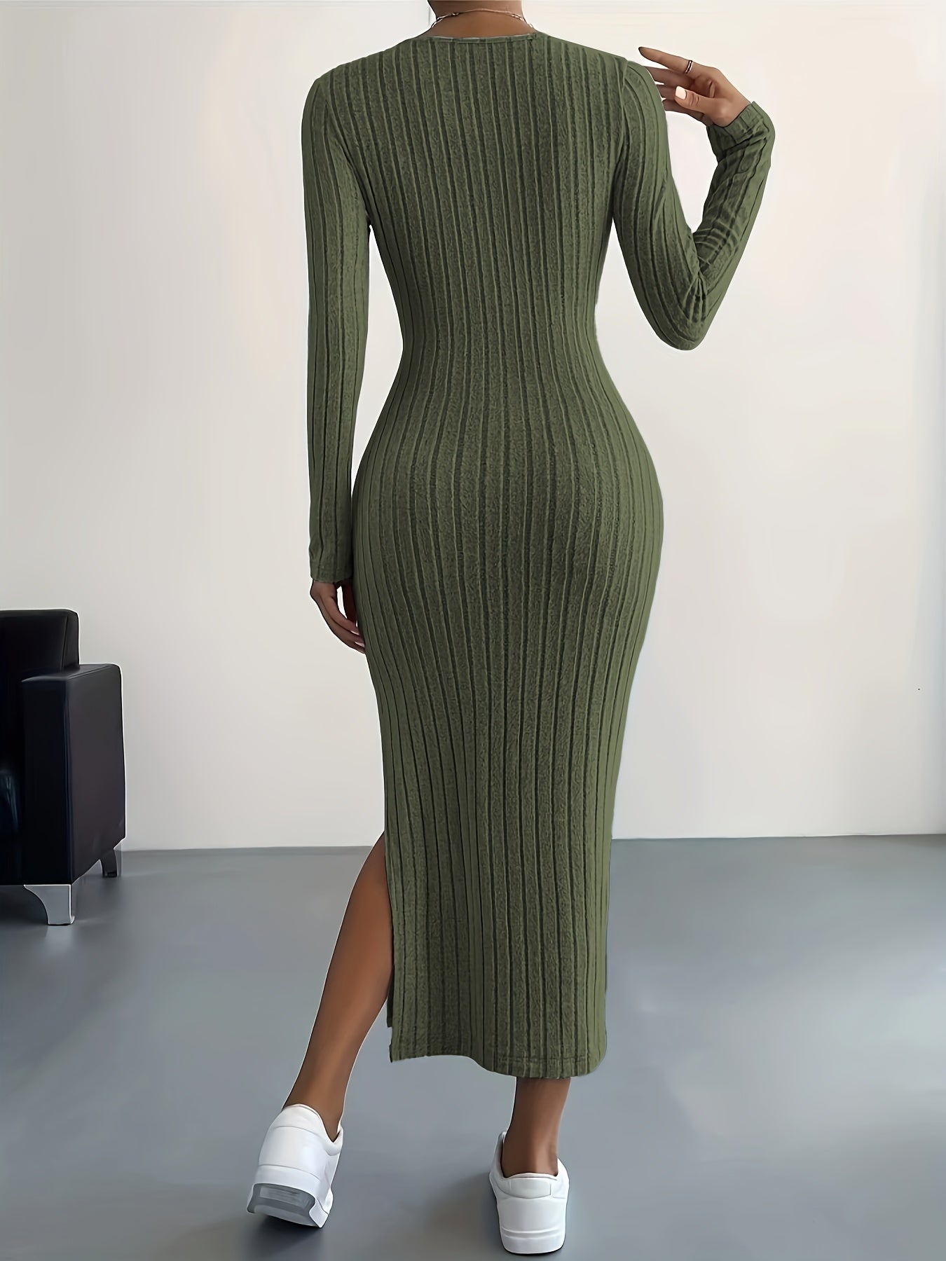 Classic Vintage Dress with a Flattering Fit