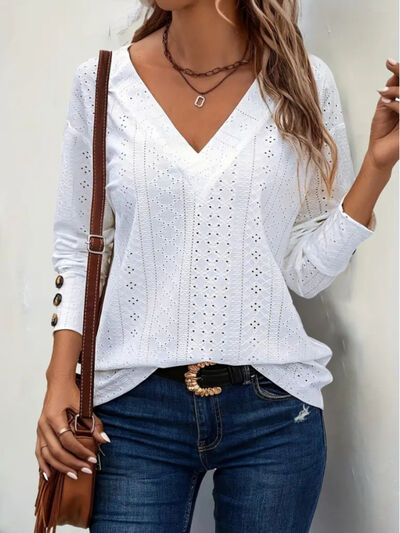Effortlessly Elegant Blouse with a Timeless Design