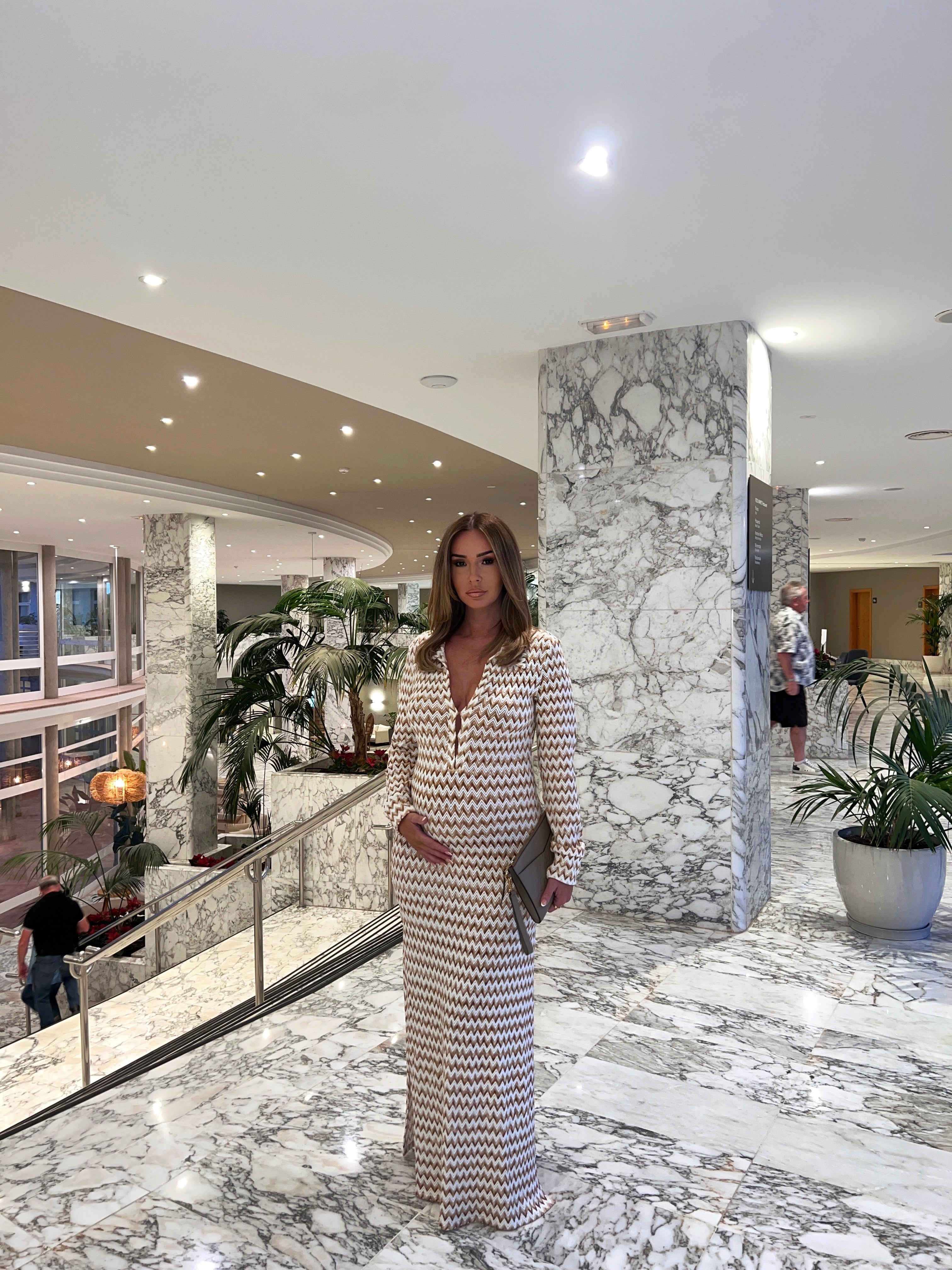 Effortlessly Elegant Dress with a Timeless Design