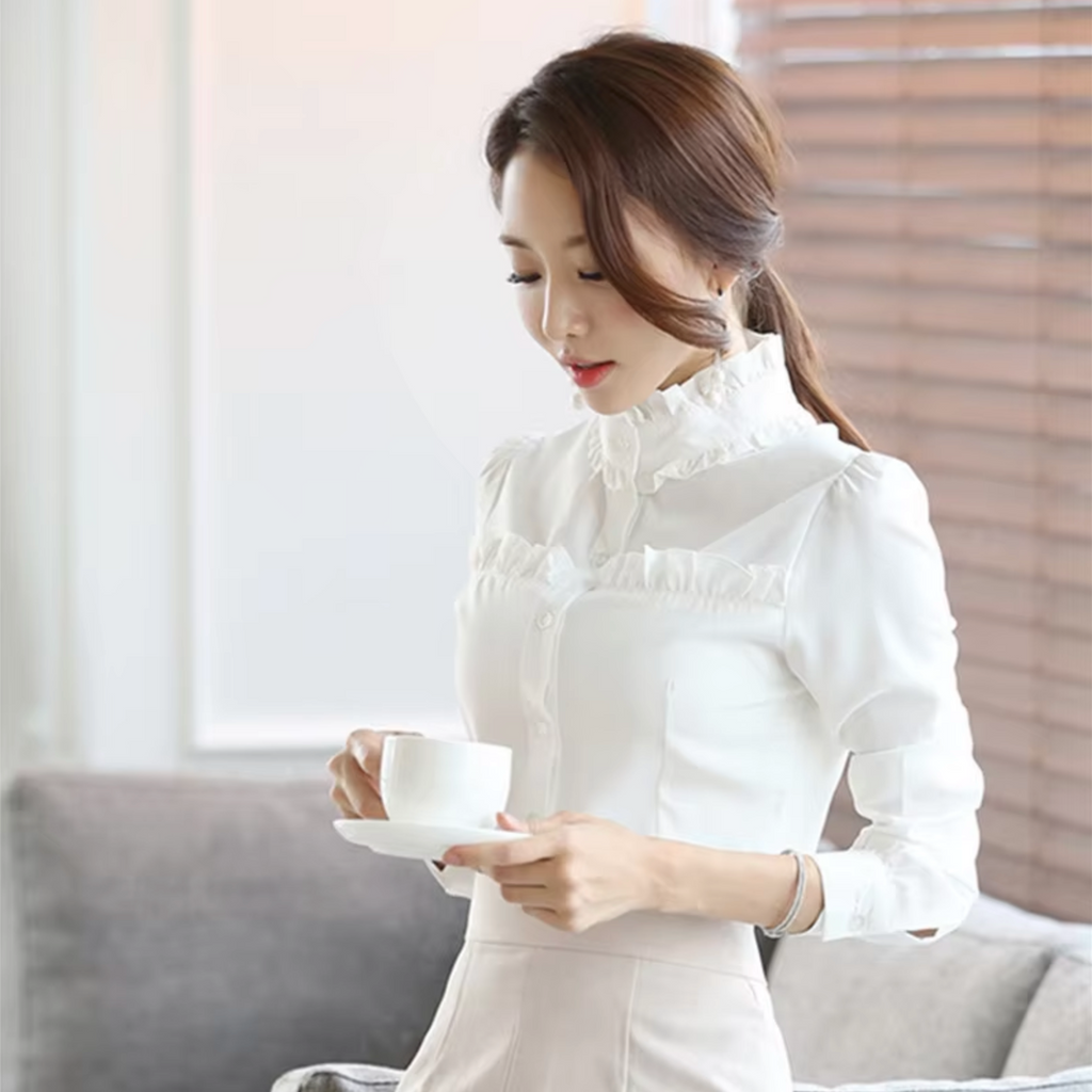 Effortlessly Elegant Blouse with a Timeless Design