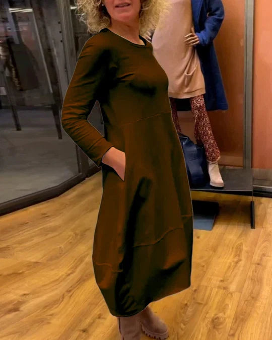 Well Tailored Dress with a Graceful Silhouette