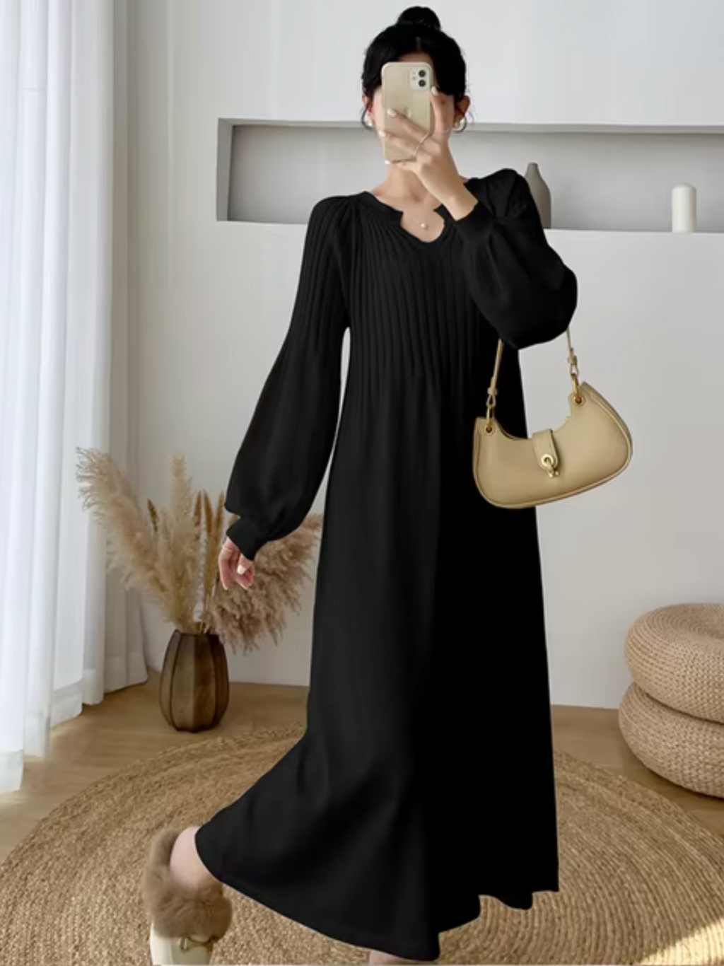 Beautifully Finished Dress in a Timeless Design