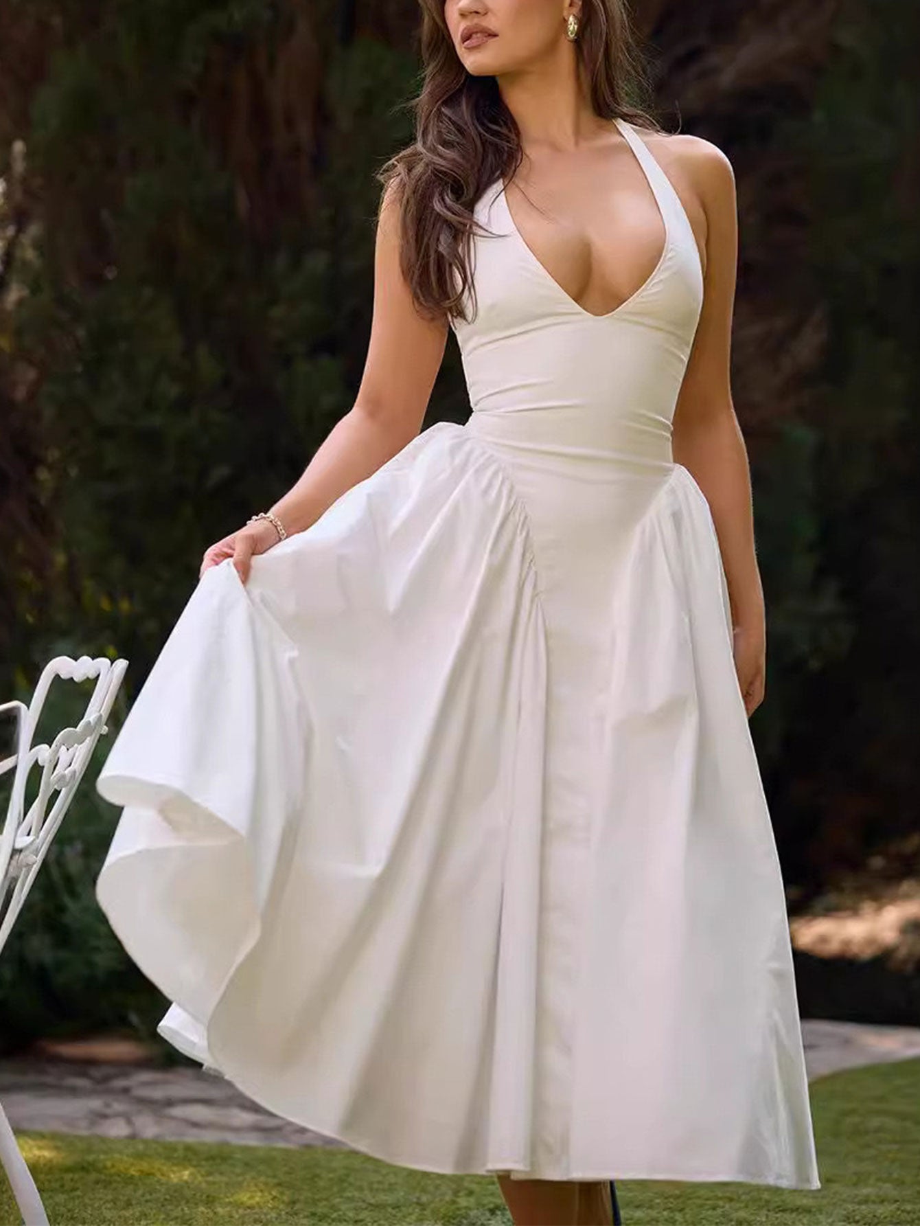 Well Tailored Dress with a Graceful Silhouette