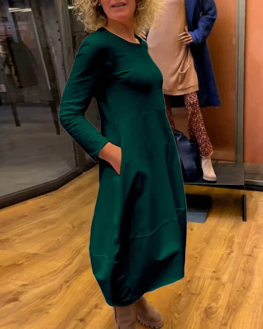 Well Tailored Dress with a Graceful Silhouette