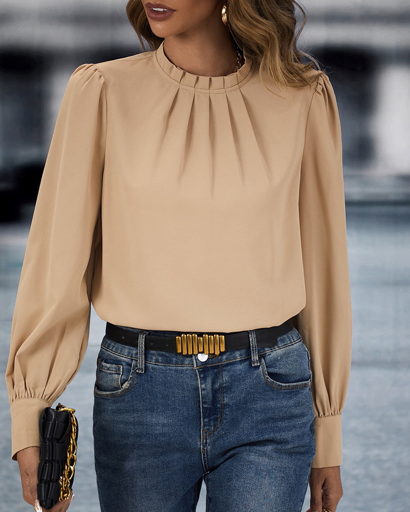 Well Tailored Blouse with a Graceful Silhouette