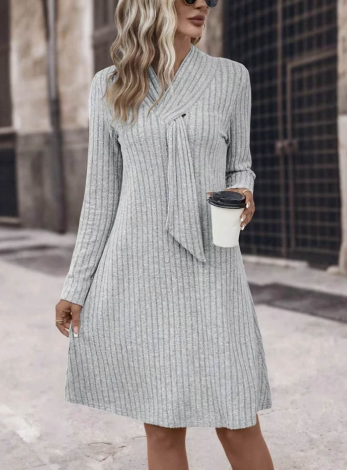 Effortlessly Elegant Dress with a Timeless Design