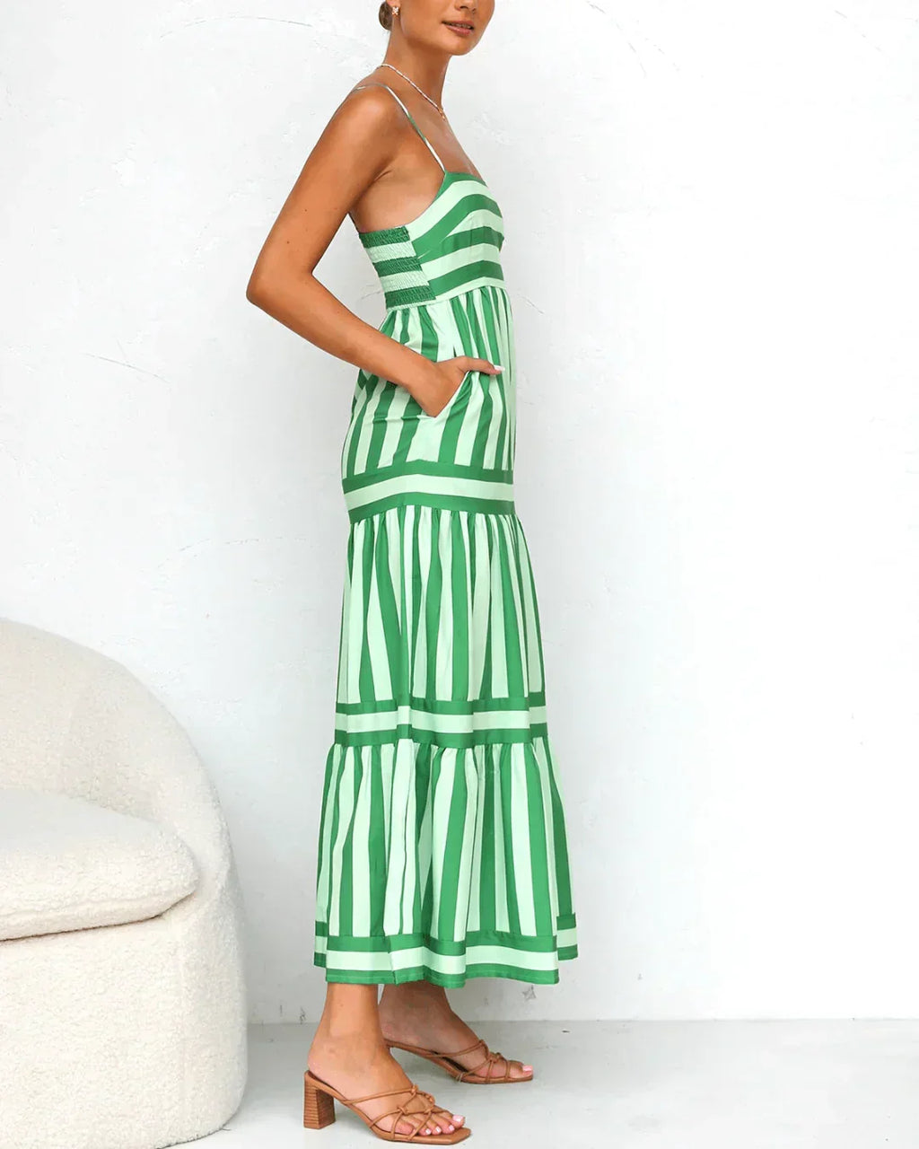 Effortlessly Elegant Dress with a Timeless Design