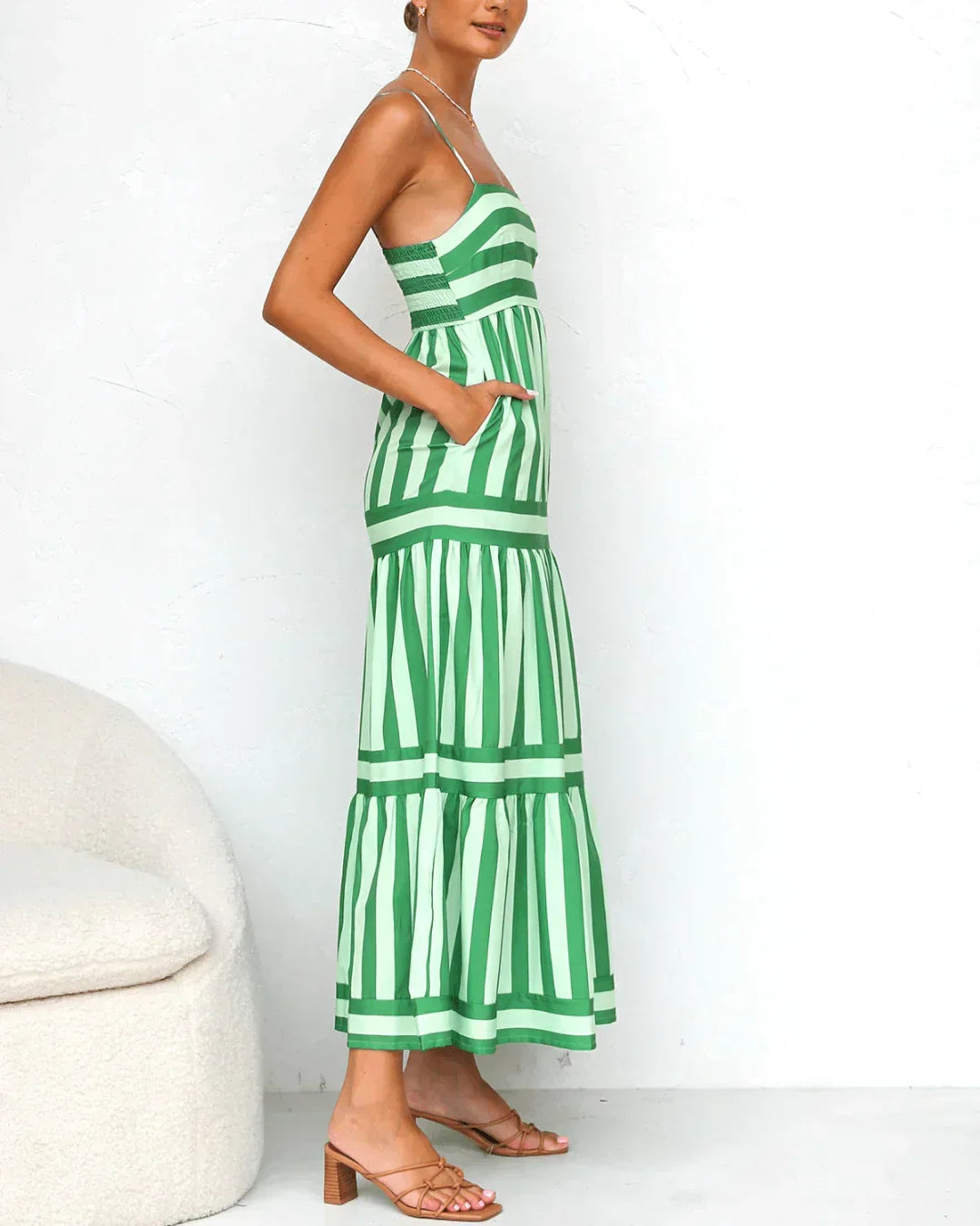 Effortlessly Elegant Dress with a Timeless Design