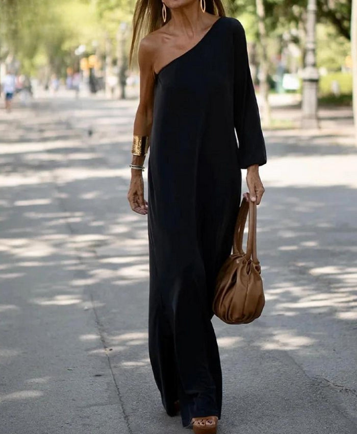 Beautifully Finished Dress in a Timeless Design