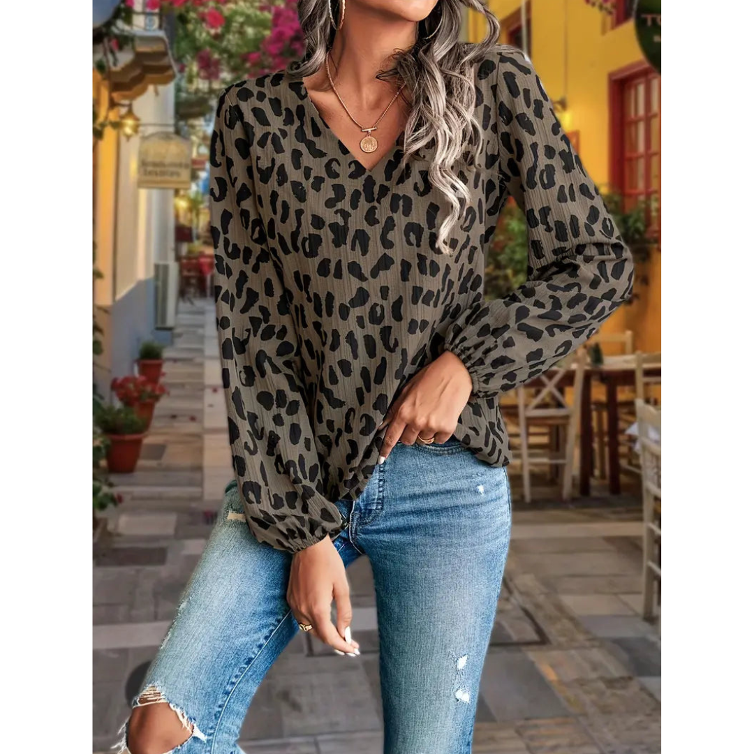 Well Tailored Blouse with a Graceful Silhouette