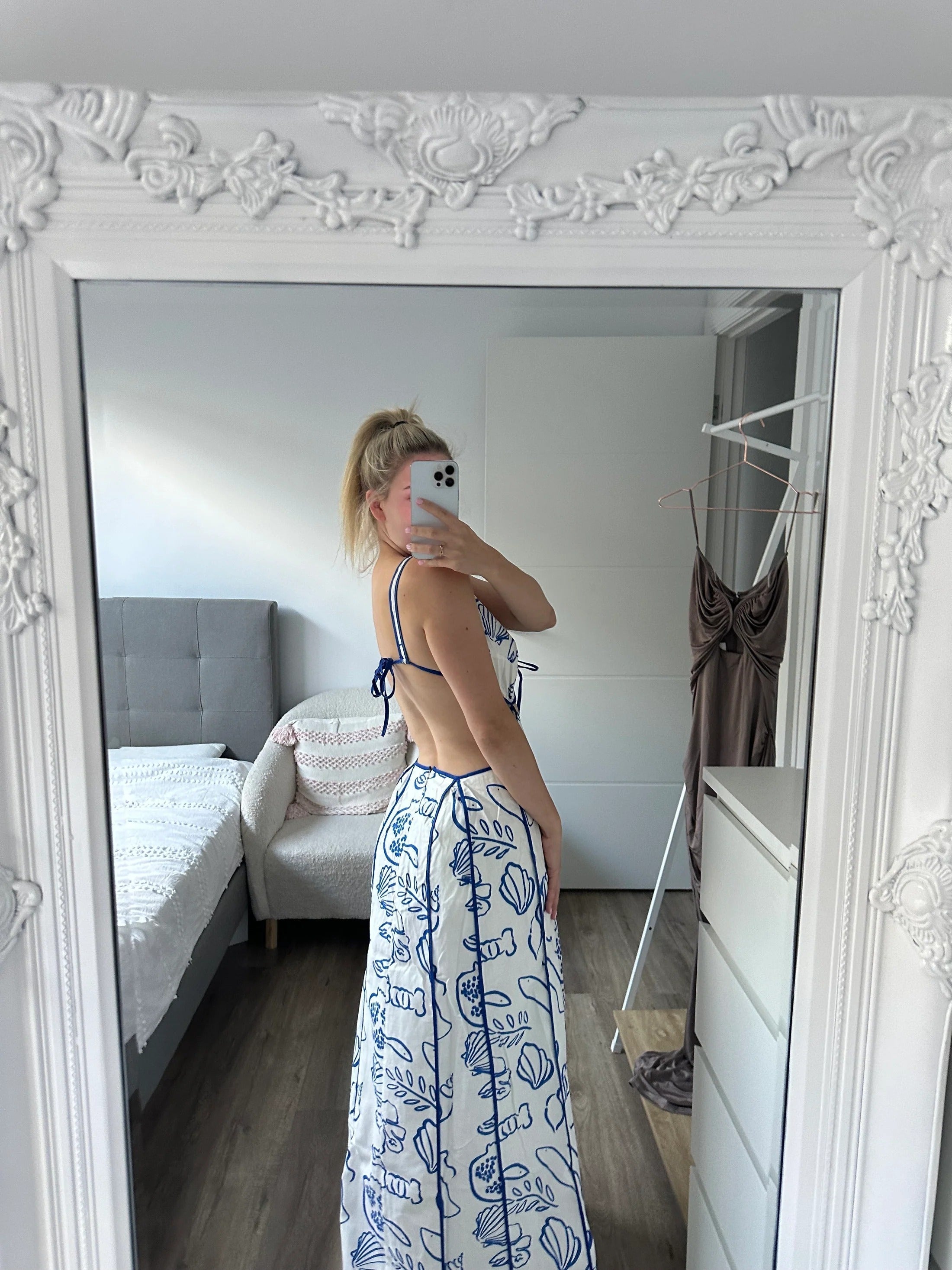 Well Tailored Dress with a Graceful Silhouette