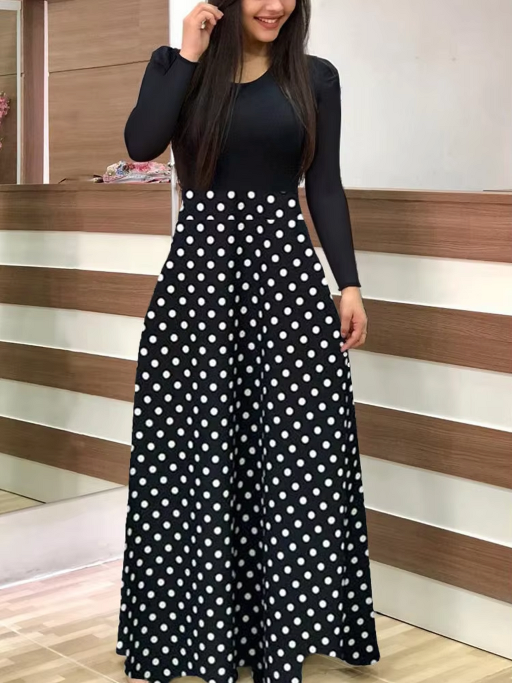 Beautifully Finished Dress in a Timeless Design