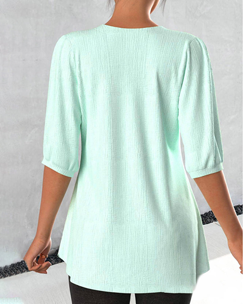 Well Tailored Blouse with a Graceful Silhouette