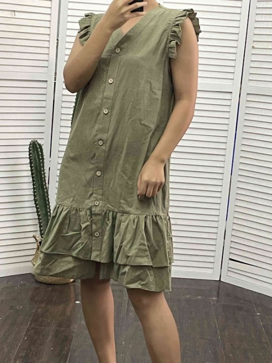Beautifully Finished Dress in a Timeless Design