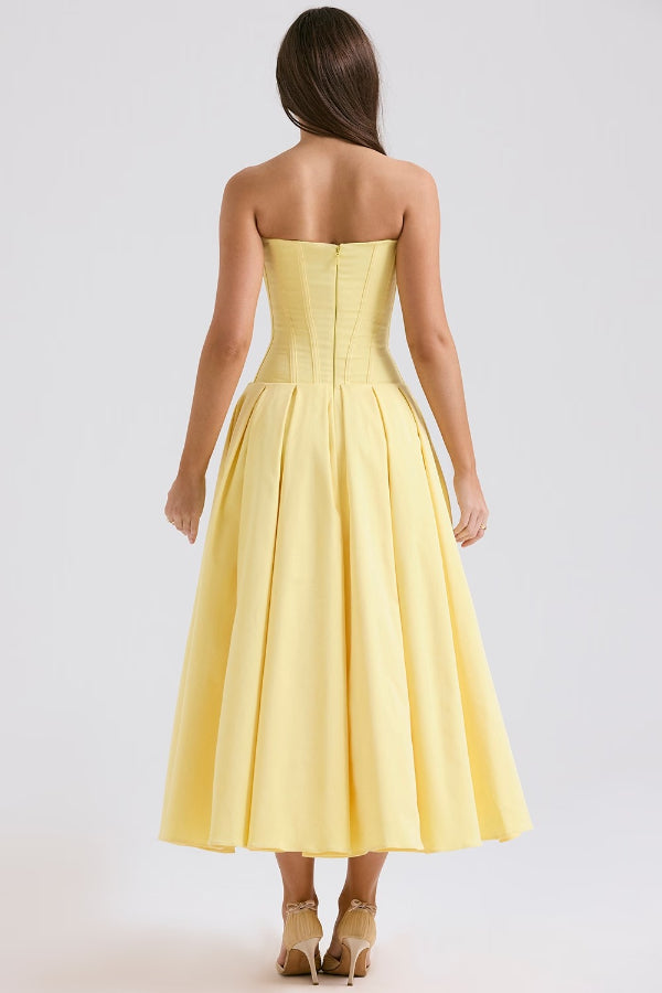 Classic Vintage Dress with a Flattering Fit