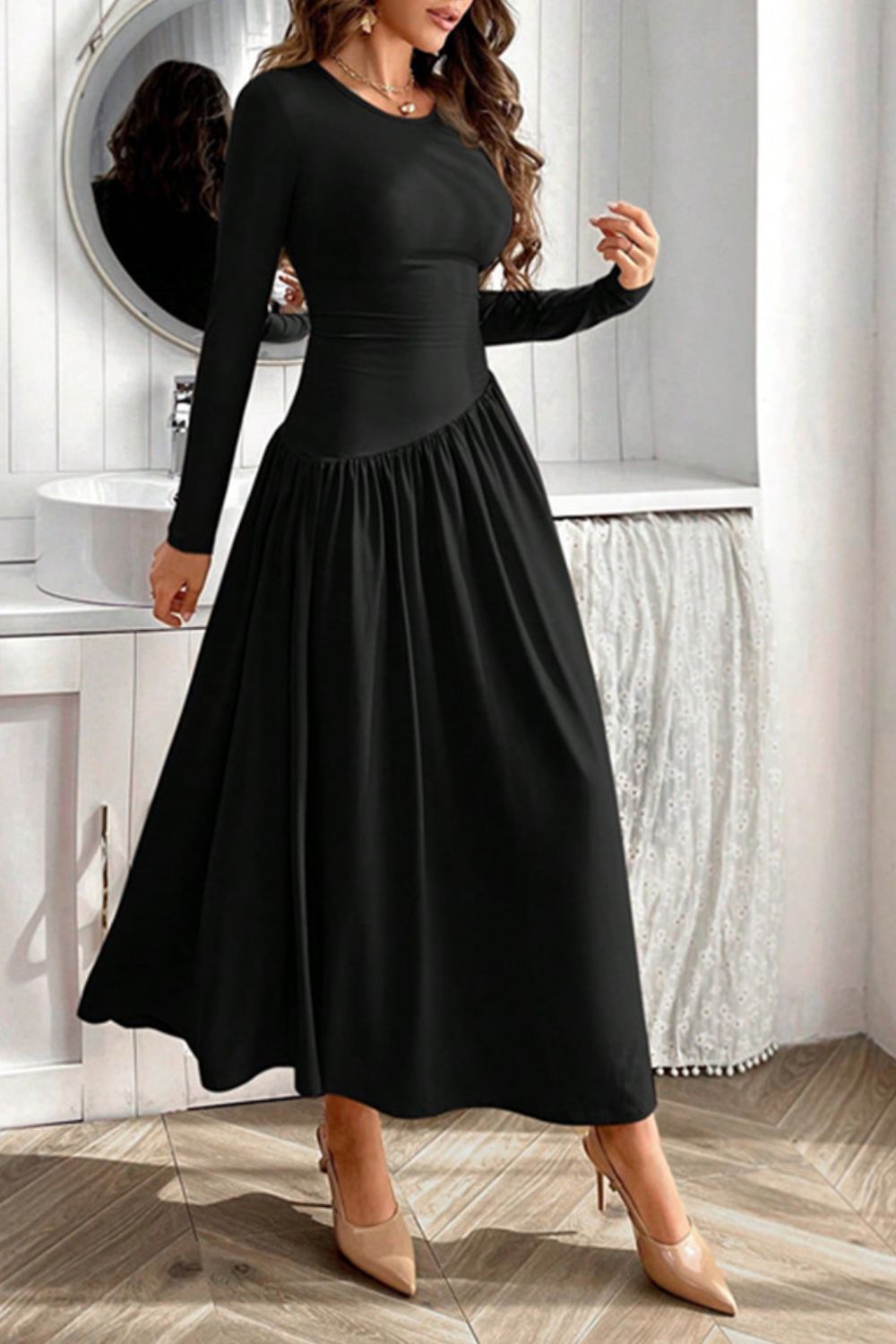 Well Tailored Dress with a Graceful Silhouette